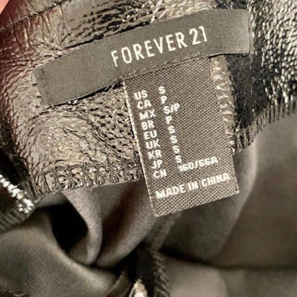 FOREVER 21 black pleather skirt - Picture 2 of 2